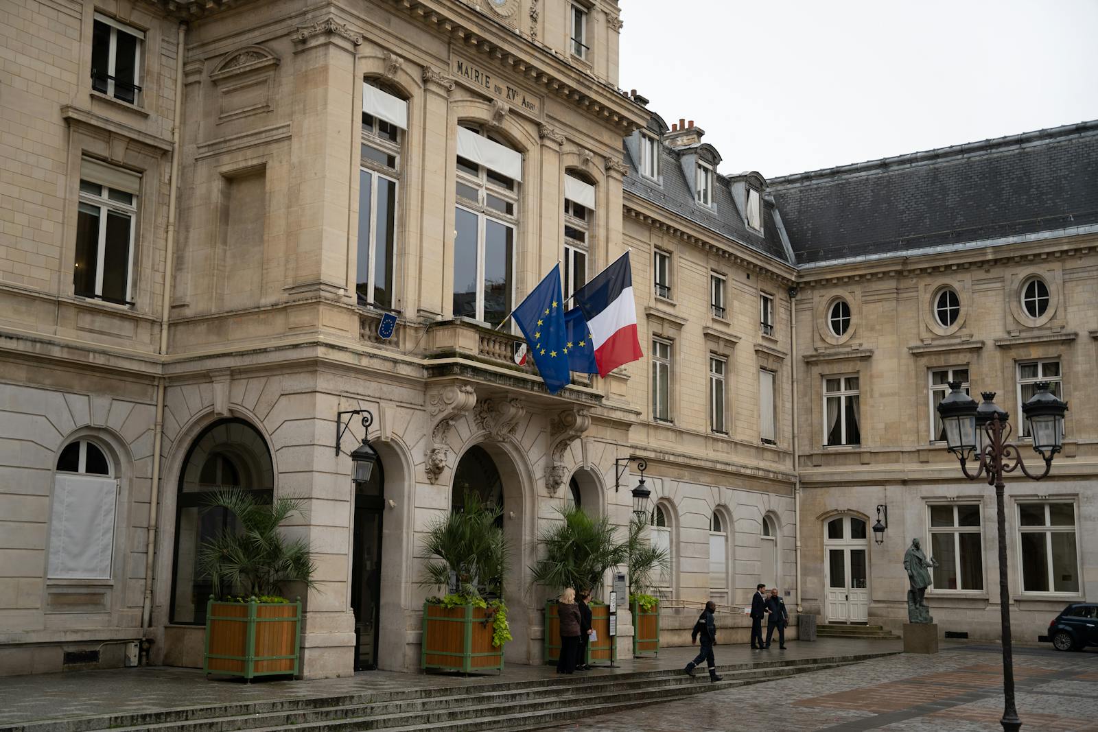 Équipe de collectivité en tenue haute visibilité